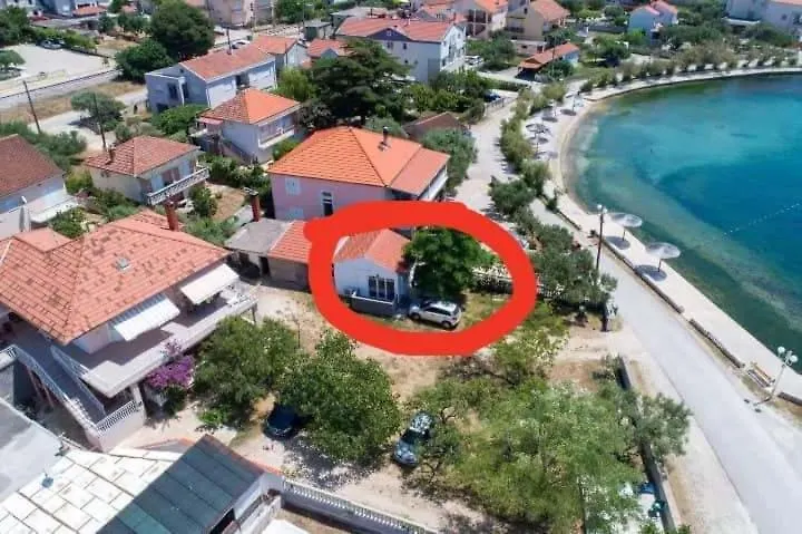 הקונטקטים של Sunny Apartment Leonela By The Sea
